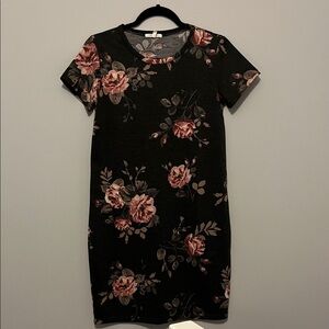 Floral Short-Sleeve Dress with Pink Roses